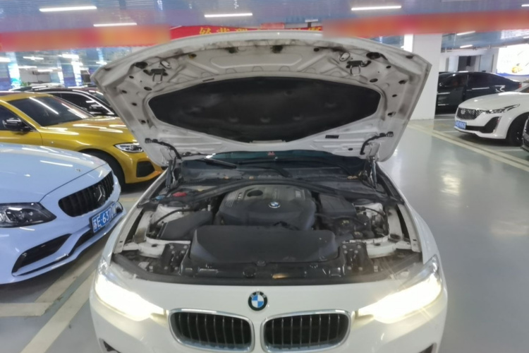 BMW 3 Series 2018 imagen de coche #20