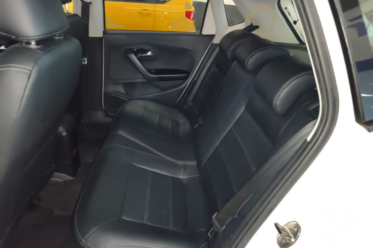 Volkswagen Polo 2017 car image #17