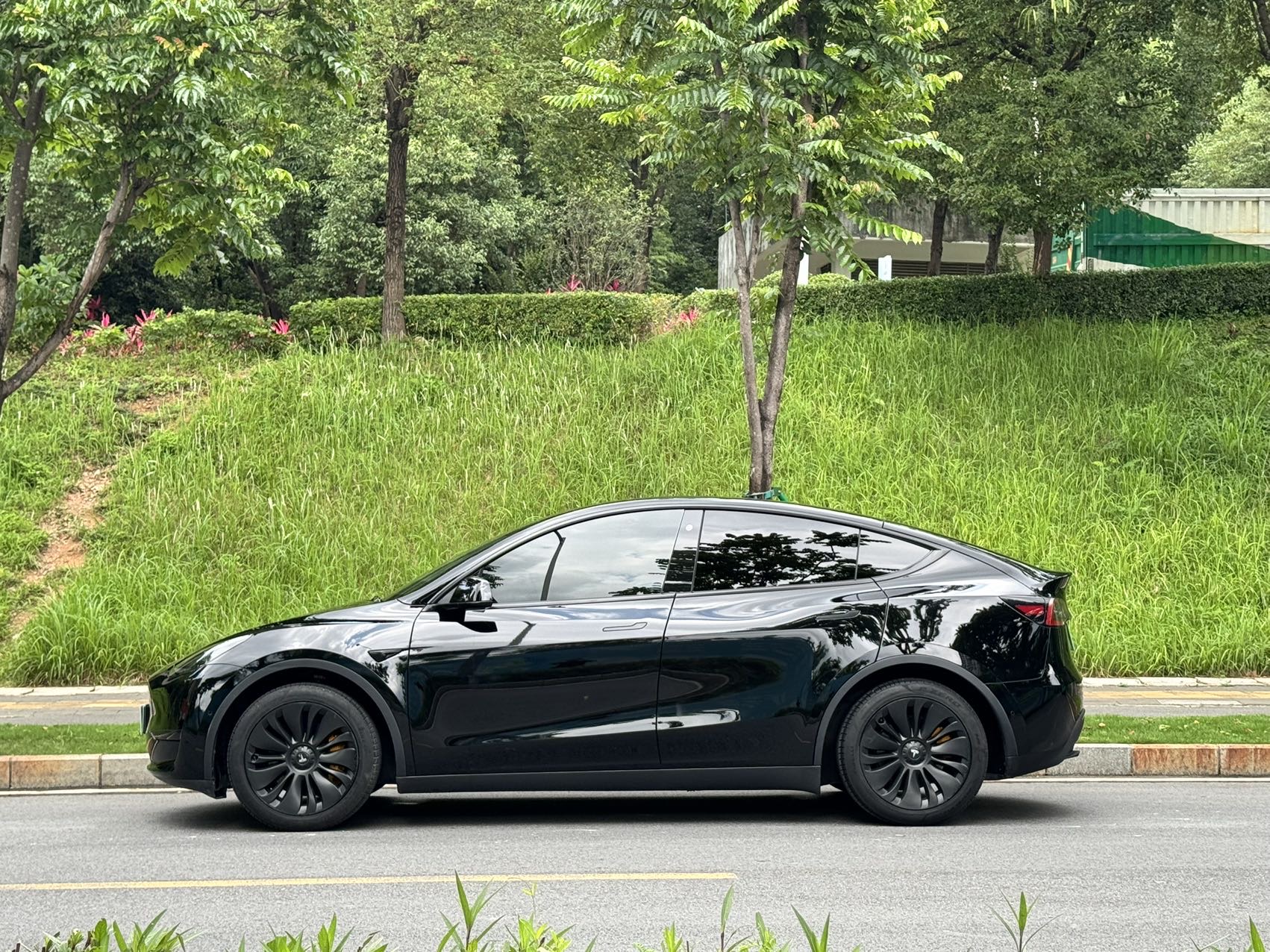 Tesla Model Y 2022 car image #8