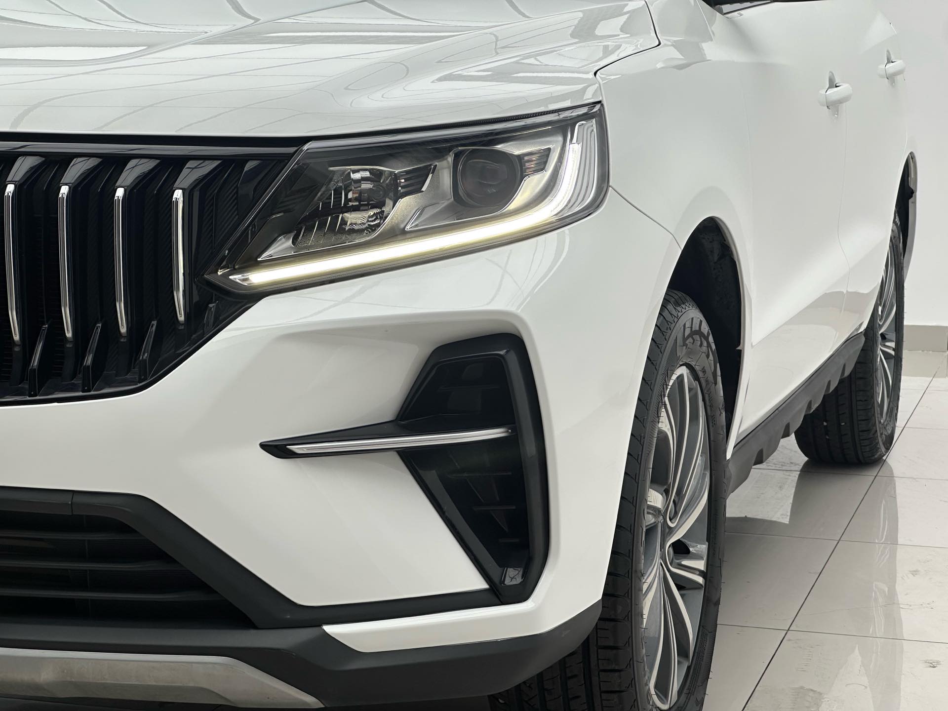 GEELY Vision X6 2023 car image #13