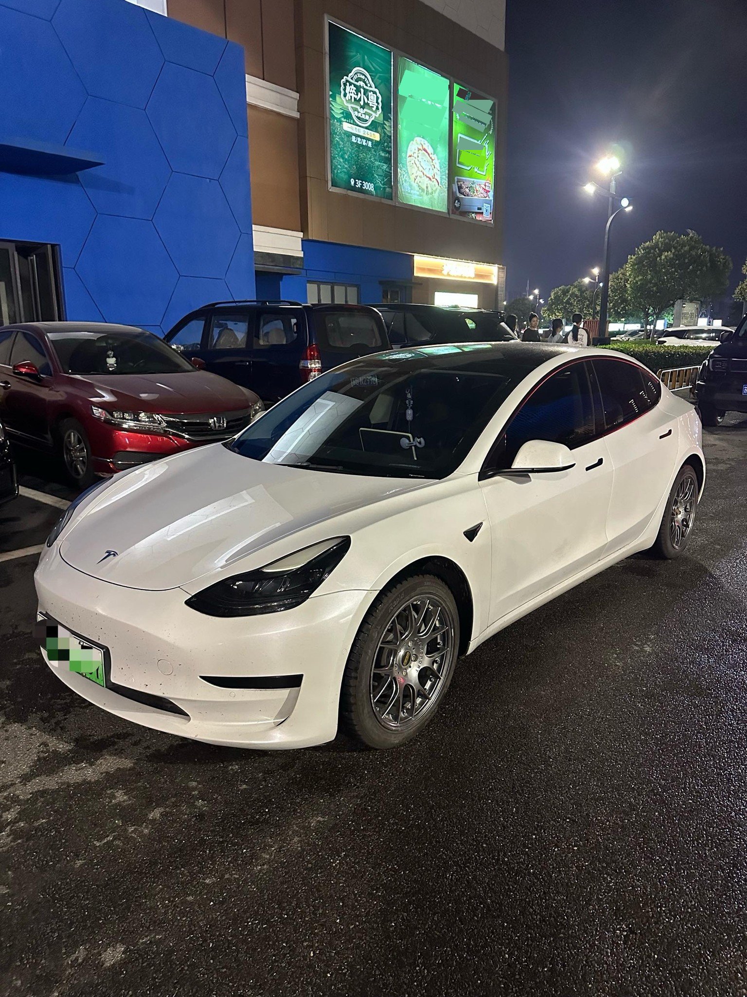 Tesla Model 3 2021 car image 
