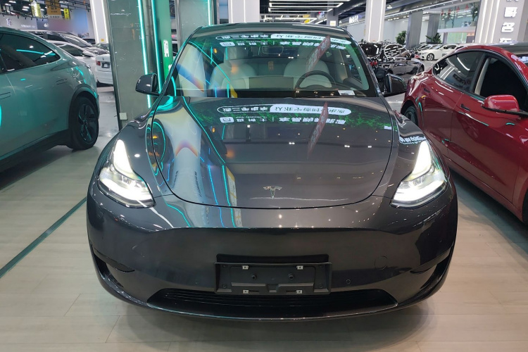 Tesla Model Y 2023 car image #3