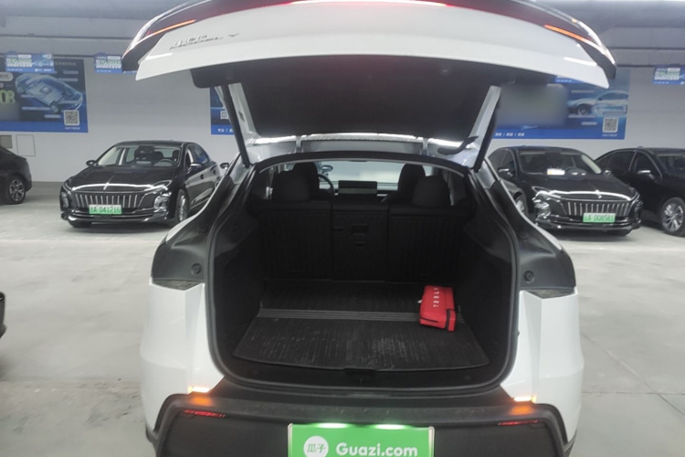 Tesla Model Y 2025 #21 Tesla Model Y 2025 immagine di auto #21