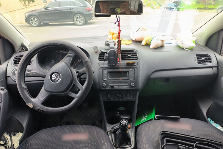 Volkswagen Polo 2015 car image #11