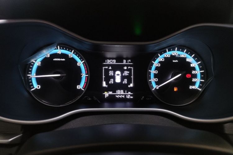 GEELY Emgrand 2021 car image #12