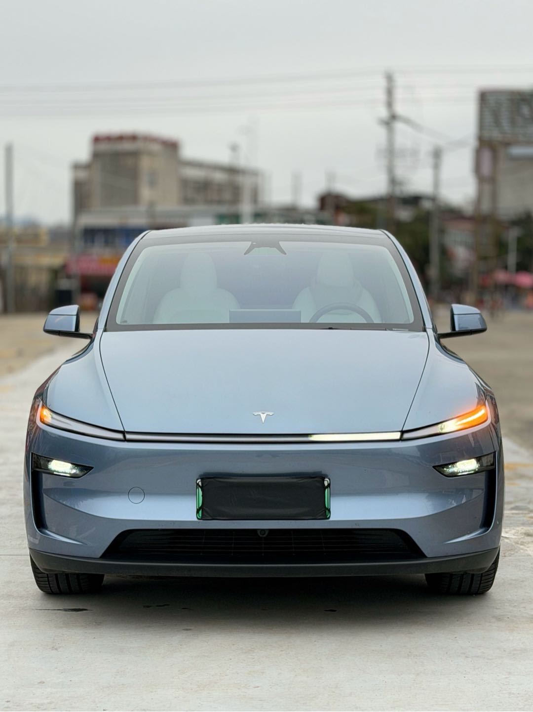 Tesla Model Y 2025 #4 Tesla Model Y 2025 car image #4