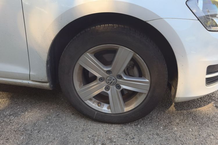 Volkswagen Golf 2017 car image #6