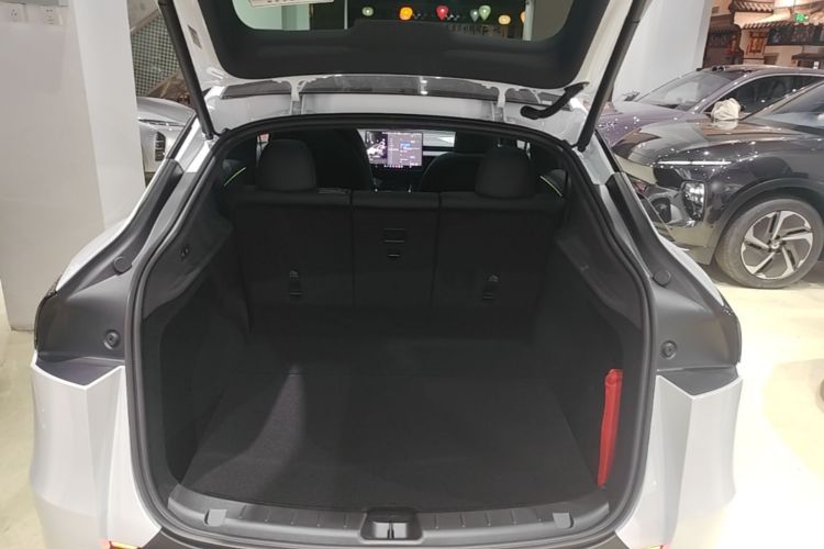 Tesla Model Y 2026 car image #19