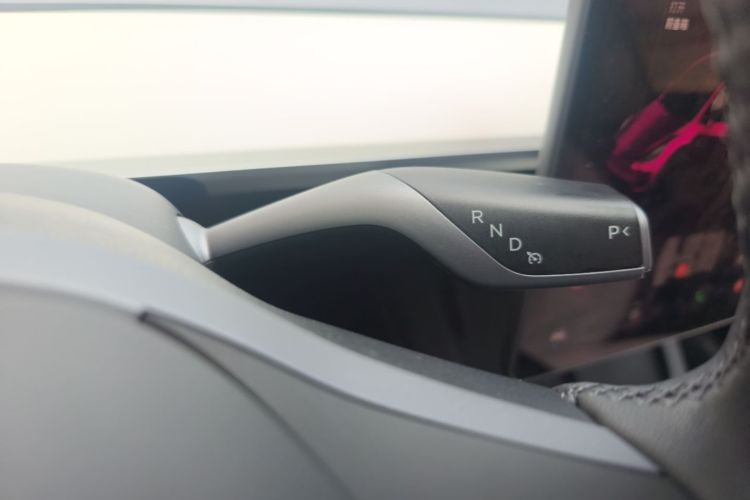 Tesla Model Y 2022 #14 Tesla Model Y 2022 car image #14