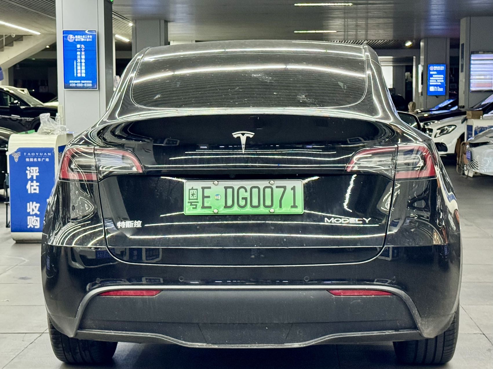 Tesla Model Y 2022 immagine di auto #10