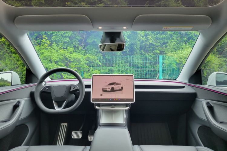 Tesla Model Y 2025 #26 Tesla Model Y 2025 car image #26