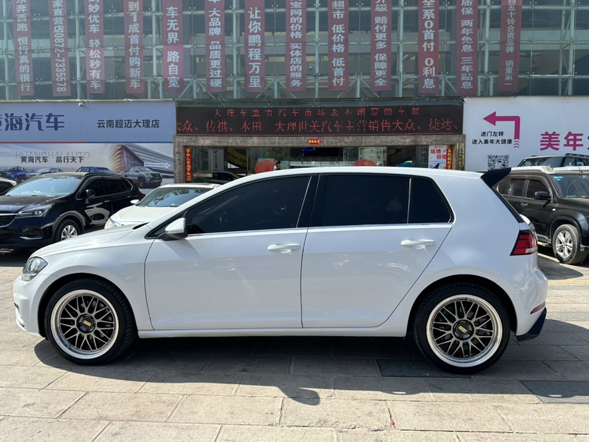 Volkswagen Golf 2020 car image #9