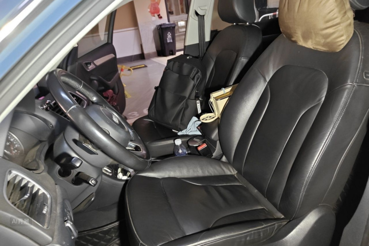 Audi Q3 2015 car image #17