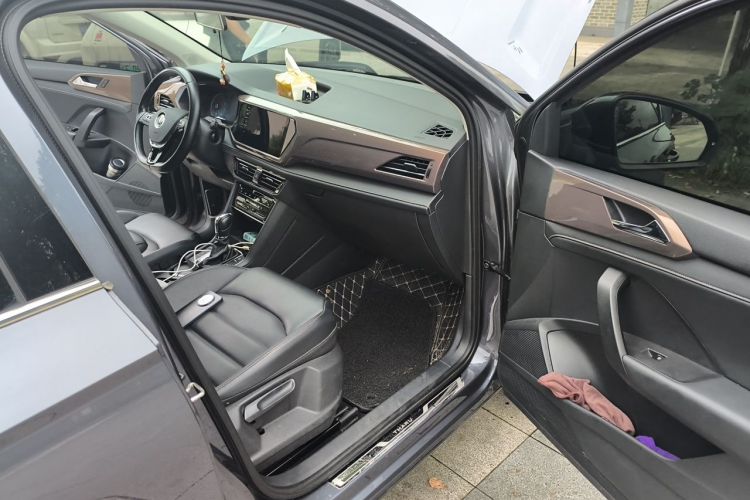Volkswagen Tharu 2021 car image #25