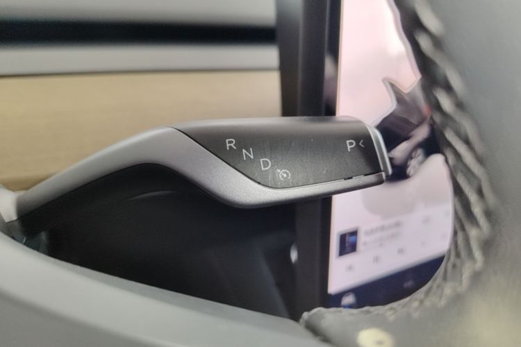 Tesla Model Y 2023 #14 Tesla Model Y 2023 car image #14