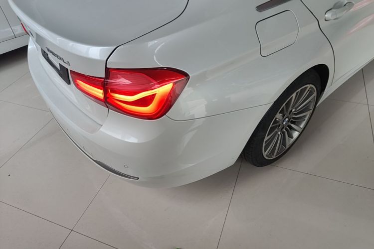 BMW 3 Series 2019 #8 BMW 3 Series 2019 car image #8