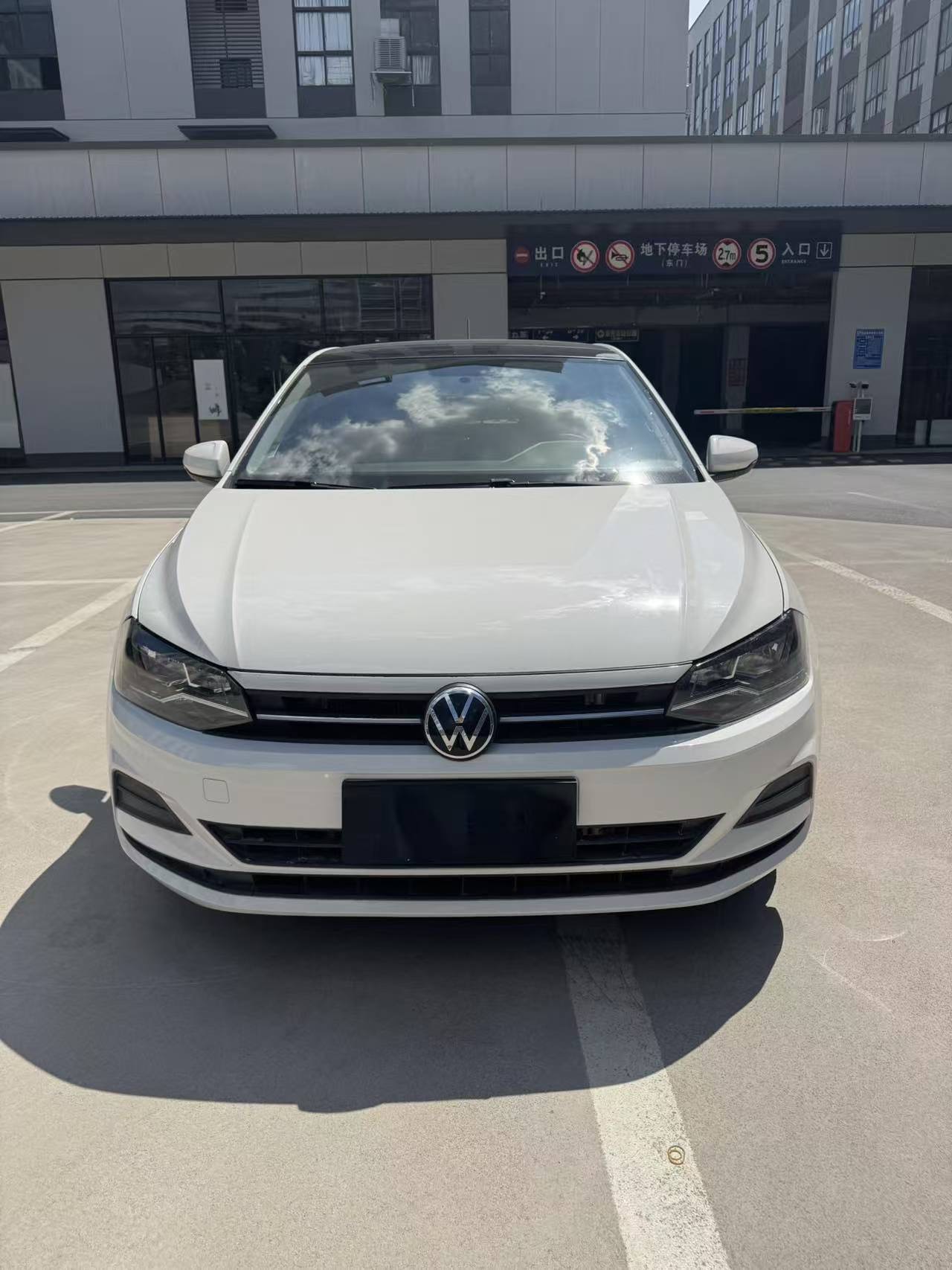 Volkswagen Polo 2021 immagine di auto 