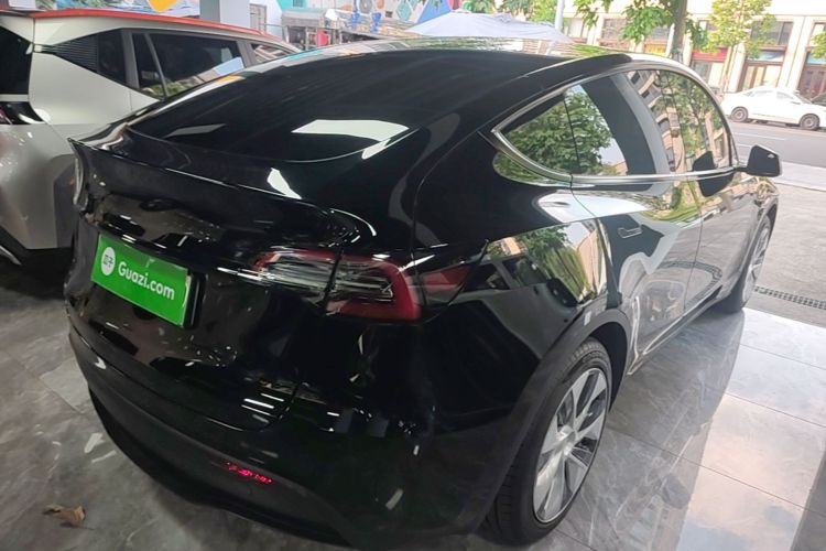 Tesla Model Y 2023 immagine di auto #7