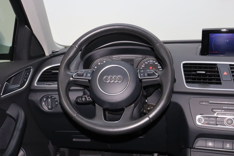 Audi Q3 2018 car image #12