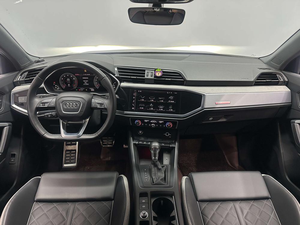 Audi Q3 2025 immagine di auto #10