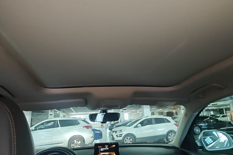 Audi Q3 2017 car image #18