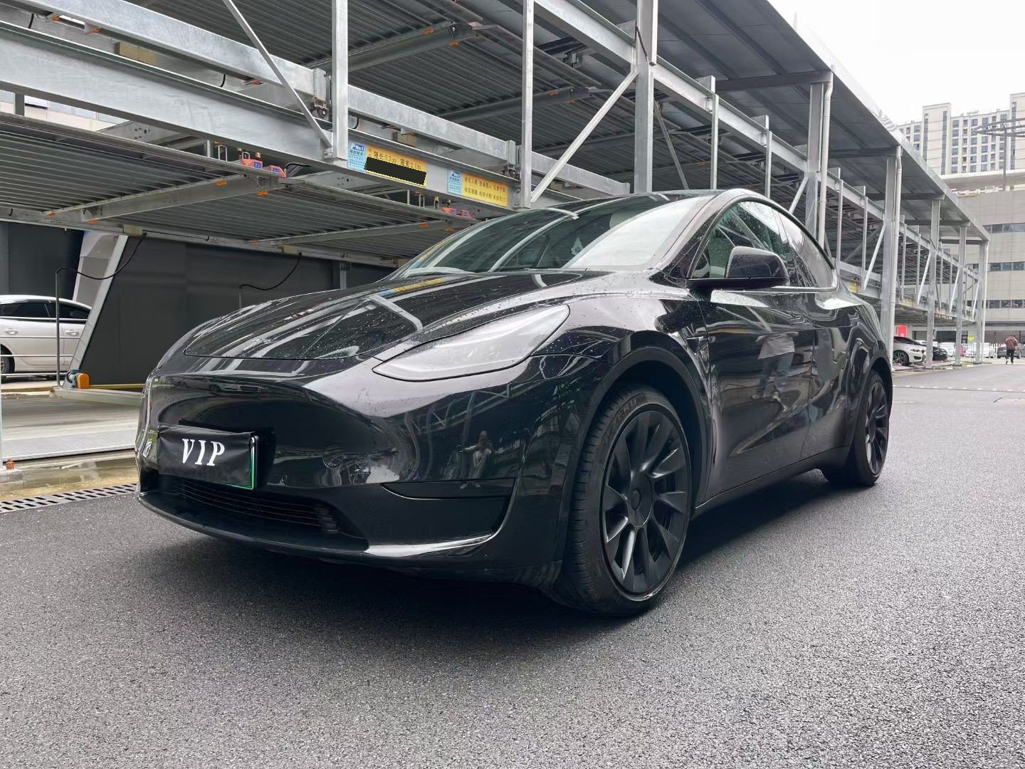Tesla Model Y 2023 car image 