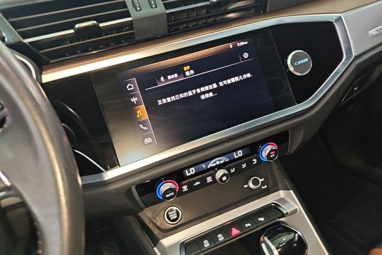 Audi Q3 2021 car image #17