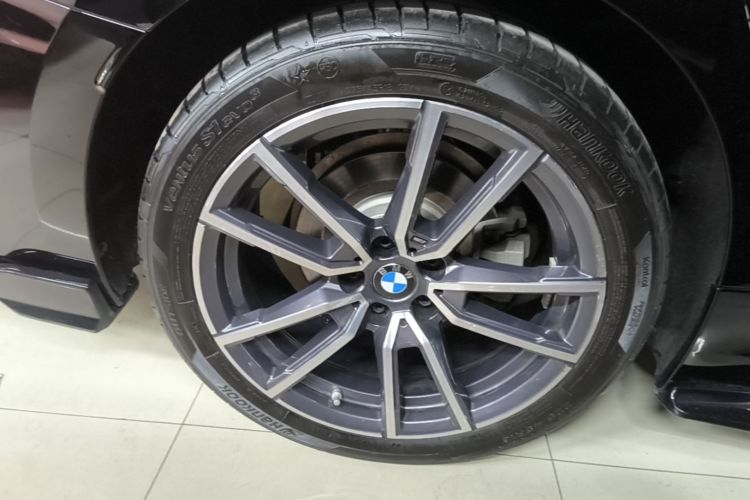 BMW 3 Series 2025 #4 BMW 3 Series 2025 car image #4