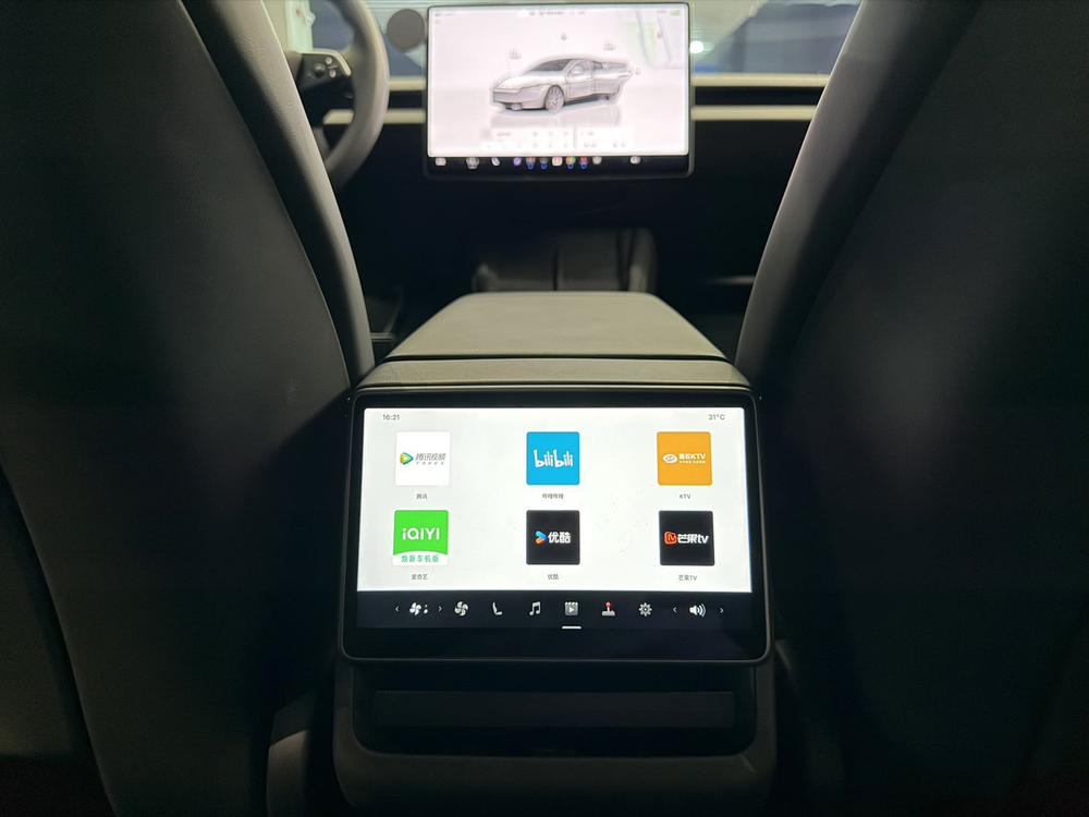 Tesla Model 3 2025 صورة سيارة #10
