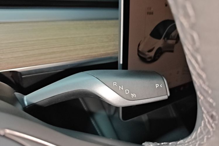 Tesla Model Y 2021 #14 Tesla Model Y 2021 car image #14