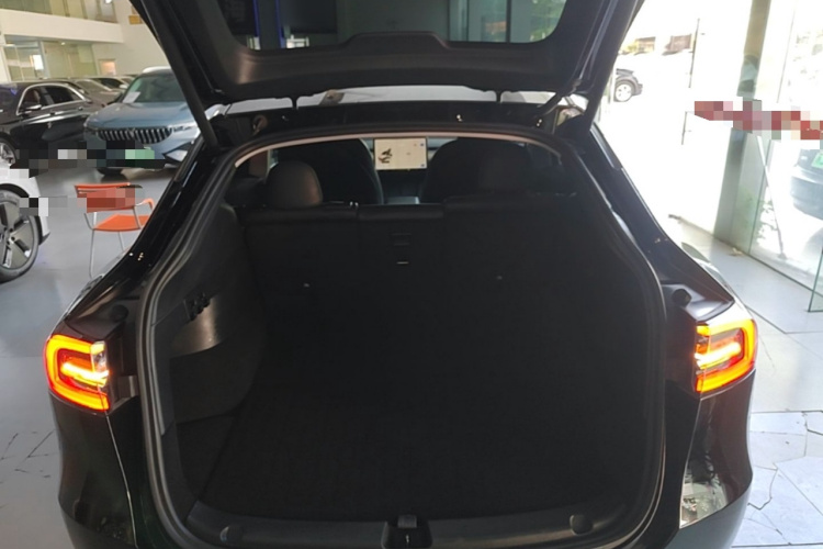Tesla Model Y 2022 car image #21