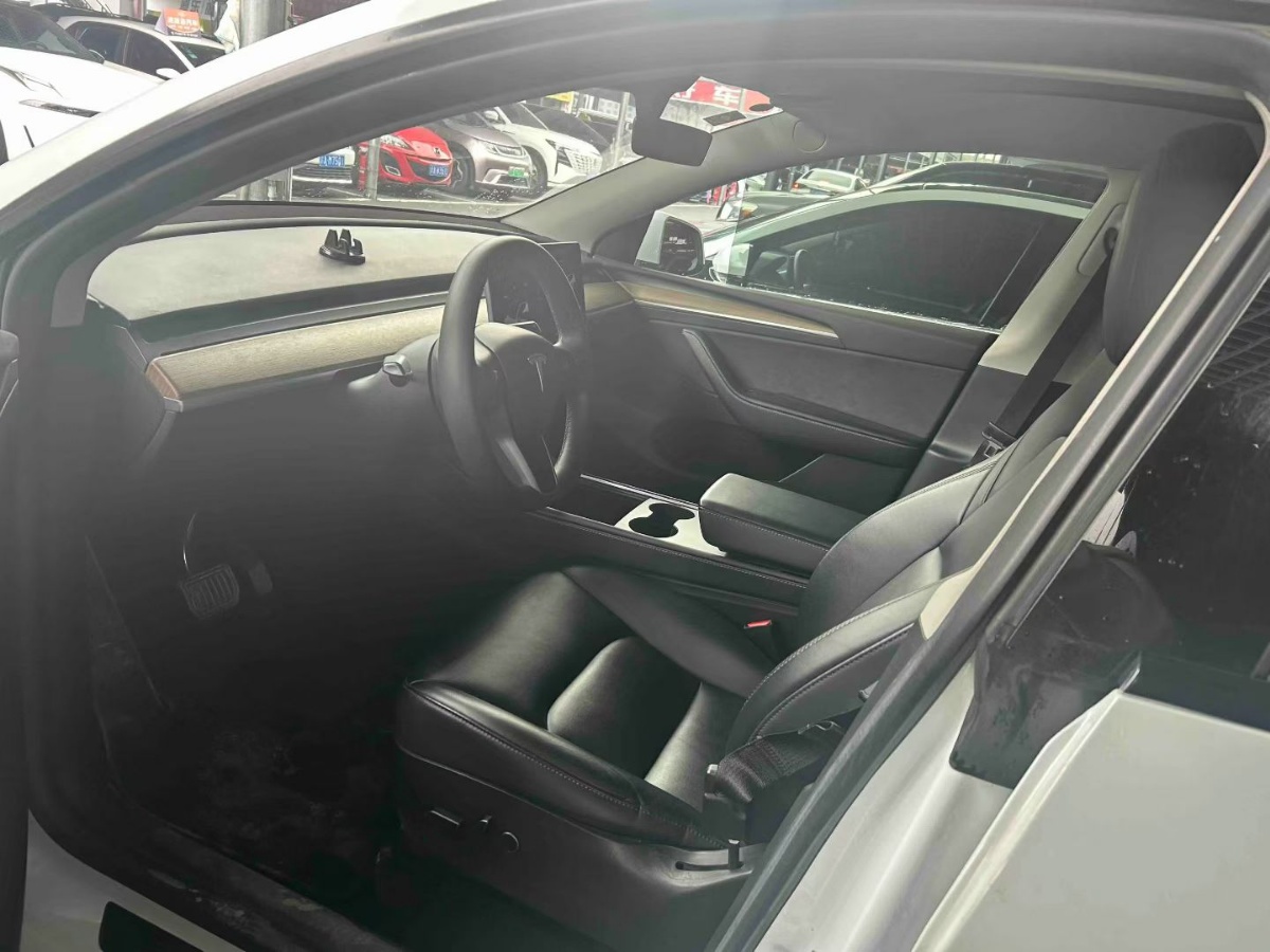 Tesla Model Y 2023 #4 Tesla Model Y 2023 car image #4