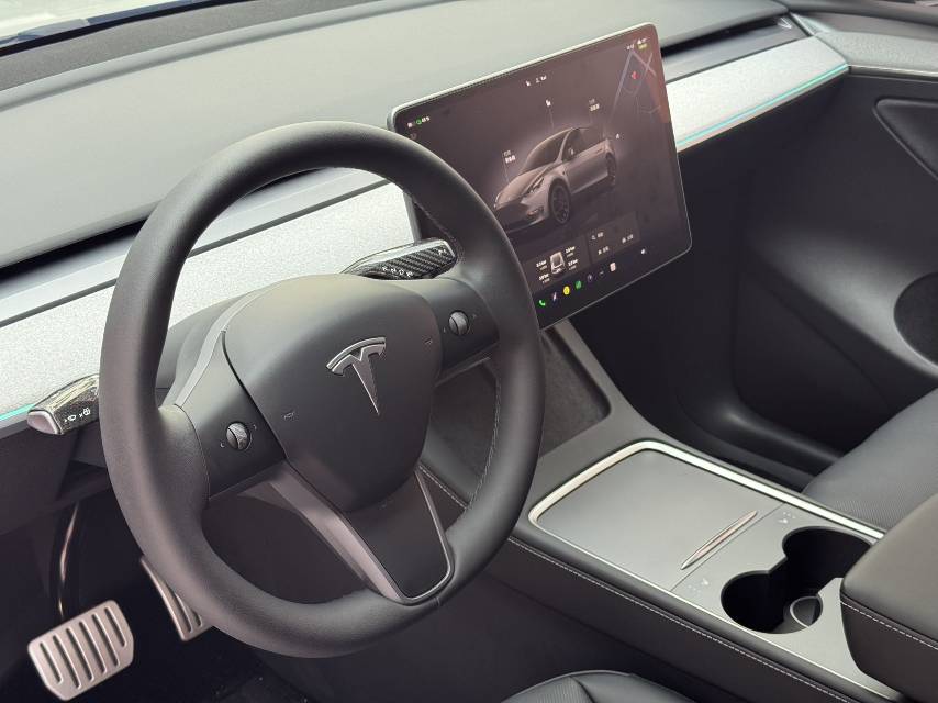 Tesla Model Y 2025 #4 Tesla Model Y 2025 car image #4