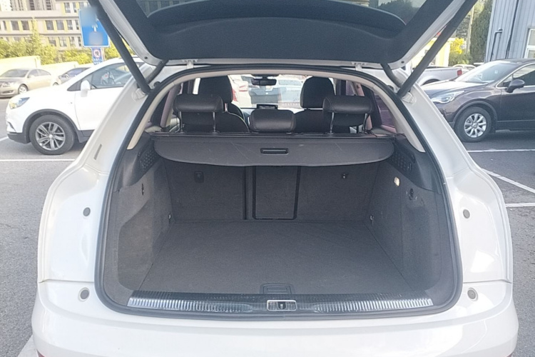 Audi Q3 2016 car image #19