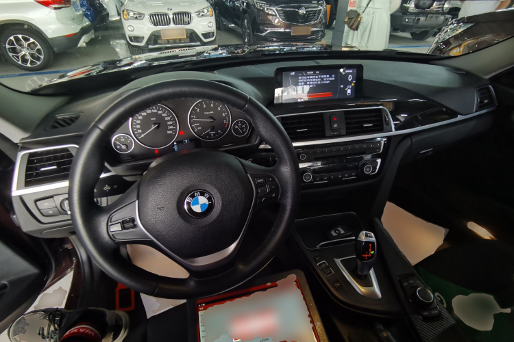 BMW 3 Series 2017 car image #10