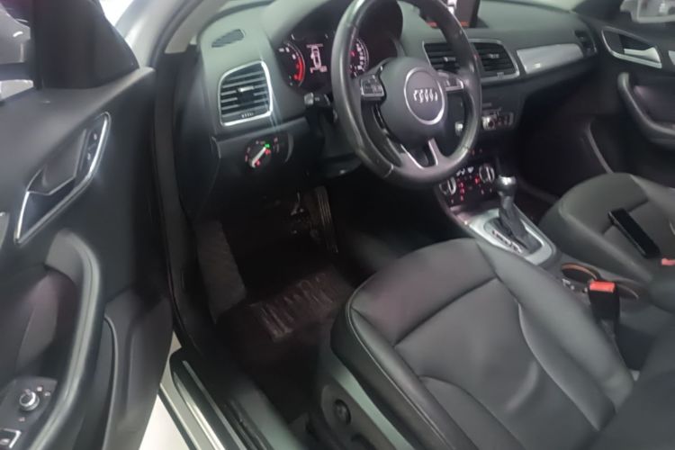 Audi Q3 2015 car image #15