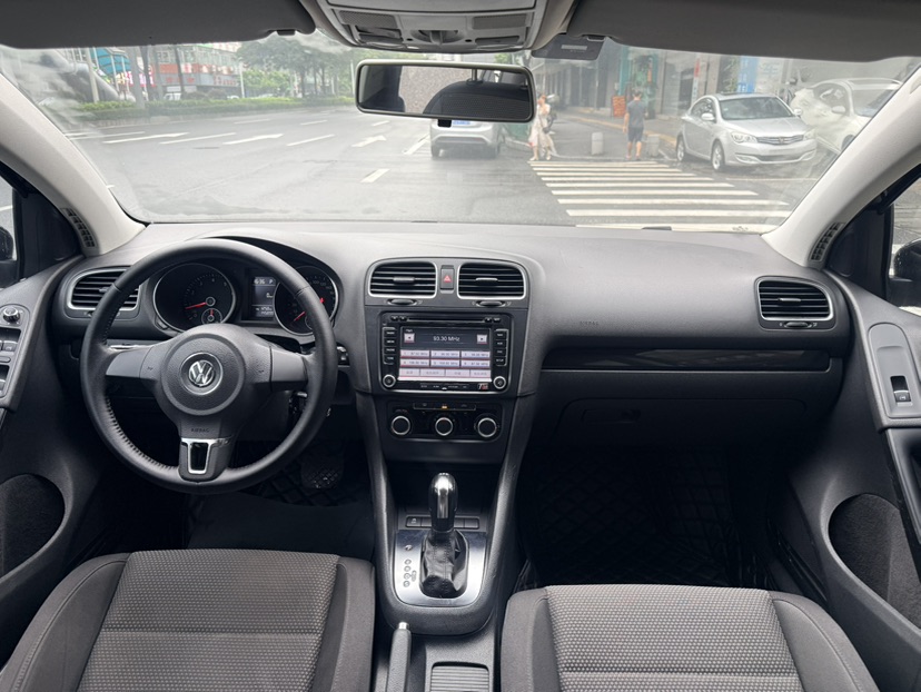 Volkswagen Golf 2012 car image #6