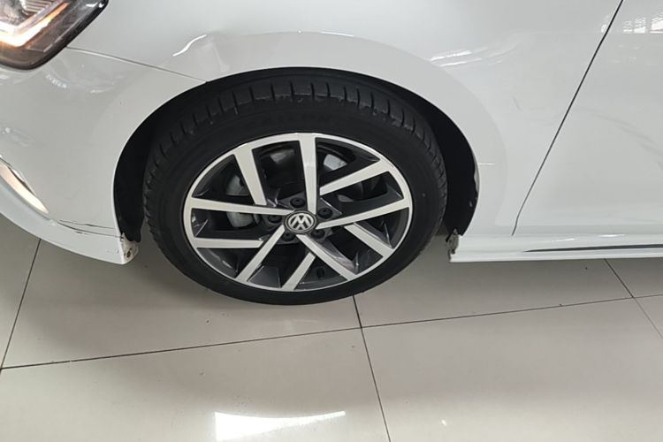 Volkswagen Golf 2020 car image #9