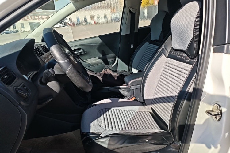 Volkswagen Polo 2017 car image #15