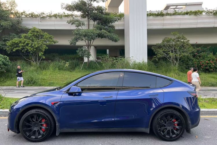 Tesla Model Y 2022 #5 Tesla Model Y 2022 car image #5