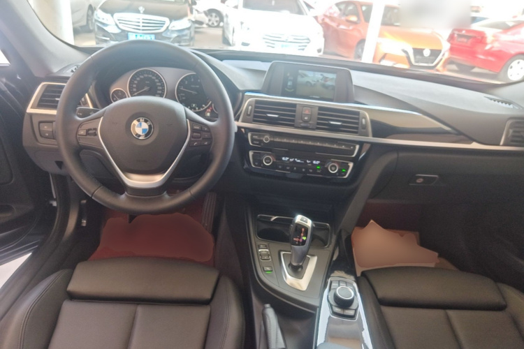 BMW 3 Series GT 2018 #10 BMW 3 Series GT 2018 car image #10
