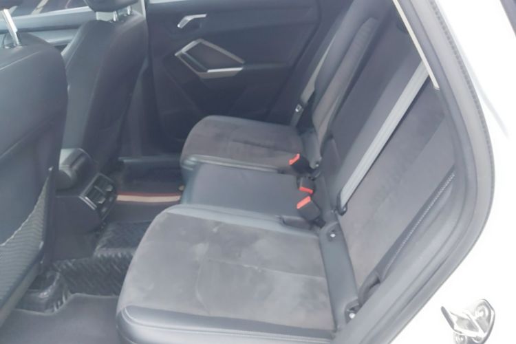 Audi Q3 2020 car image #17