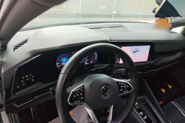 Volkswagen Golf 2021 car image #10