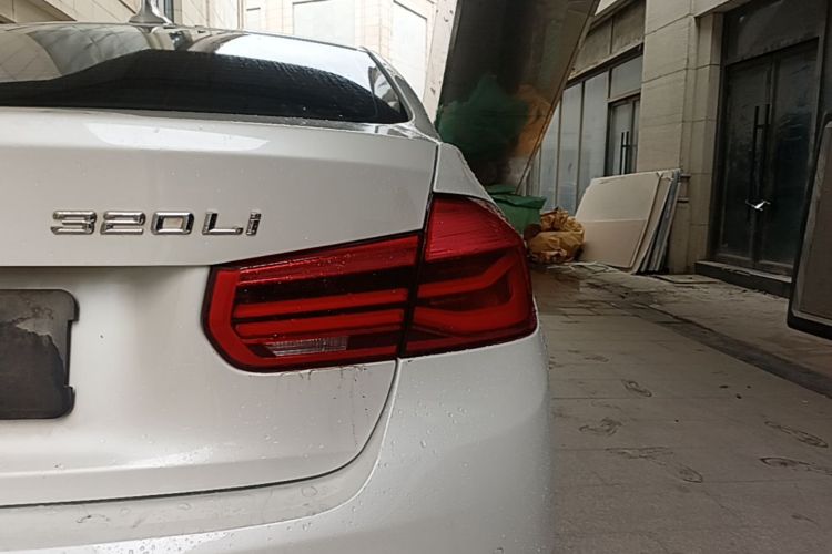 BMW 3 Series 2018 #8 BMW 3 Series 2018 car image #8
