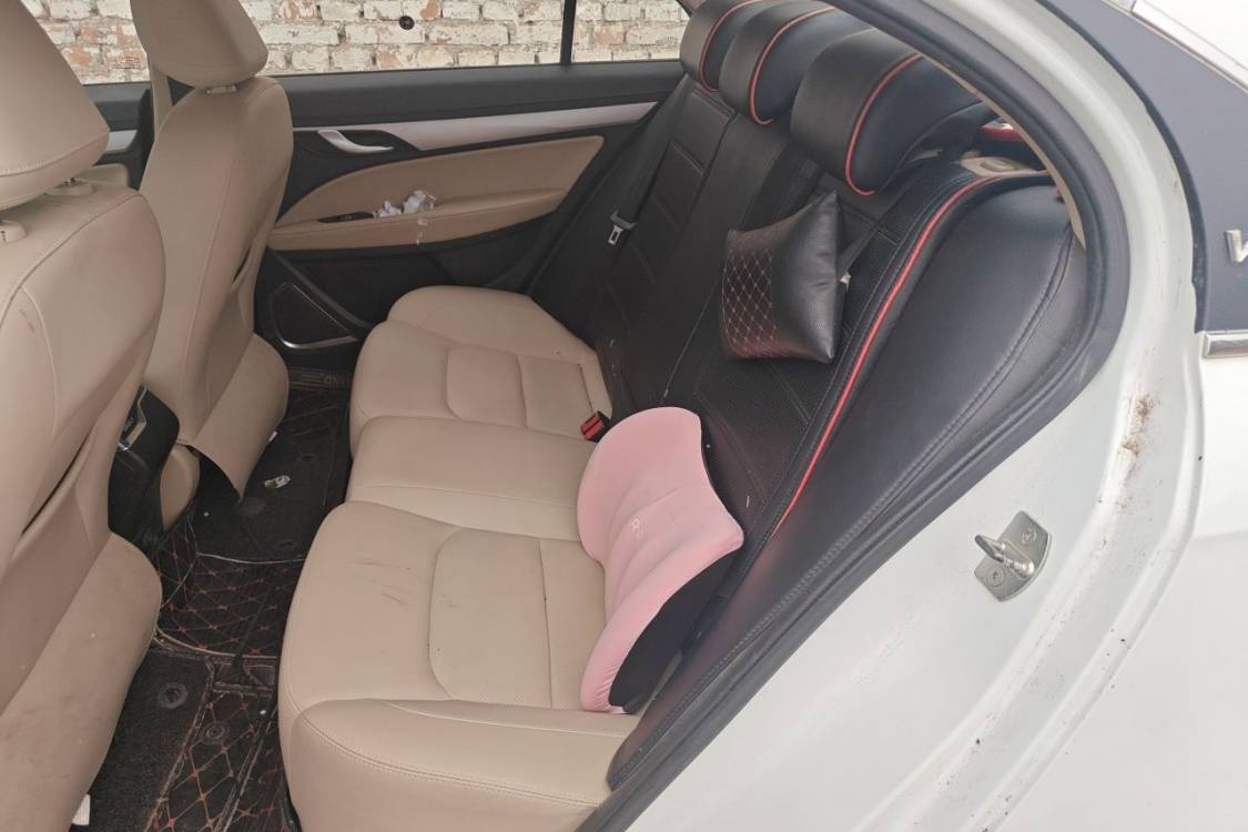 GEELY Emgrand 2018 car image #19