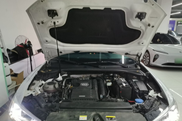 Audi Q3 2023 car image #20