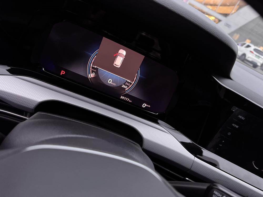 Volkswagen Golf 2023 car image #7