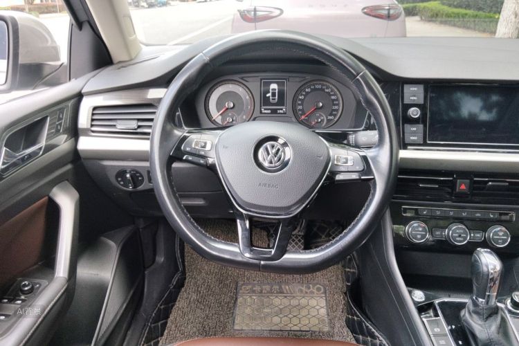 Volkswagen Lavida 2019 car image #12