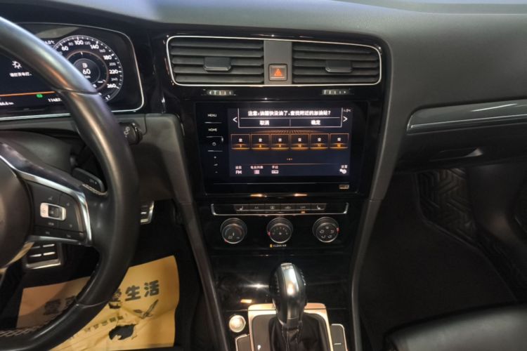 Volkswagen Golf 2020 car image #13