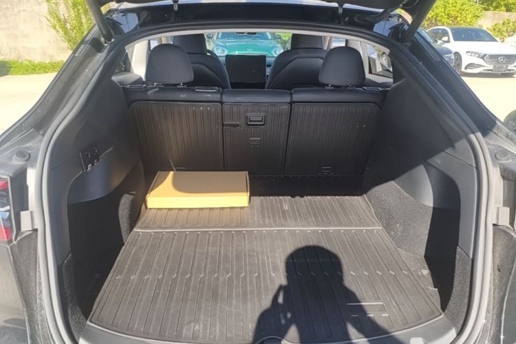 Tesla Model Y 2022 immagine di auto #19